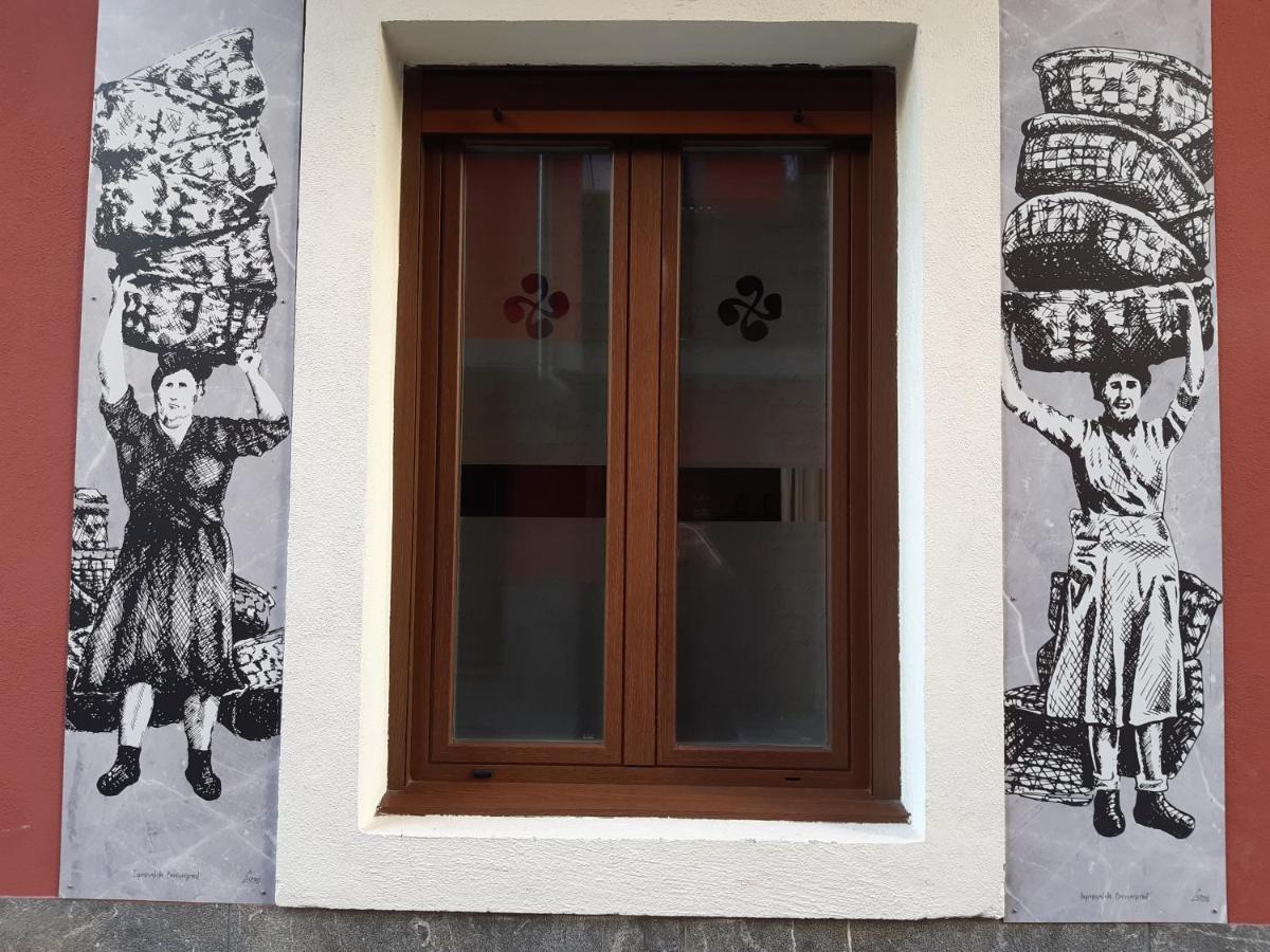 Andra Mari Apartamentu Turistikoak Бермео Экстерьер фото
